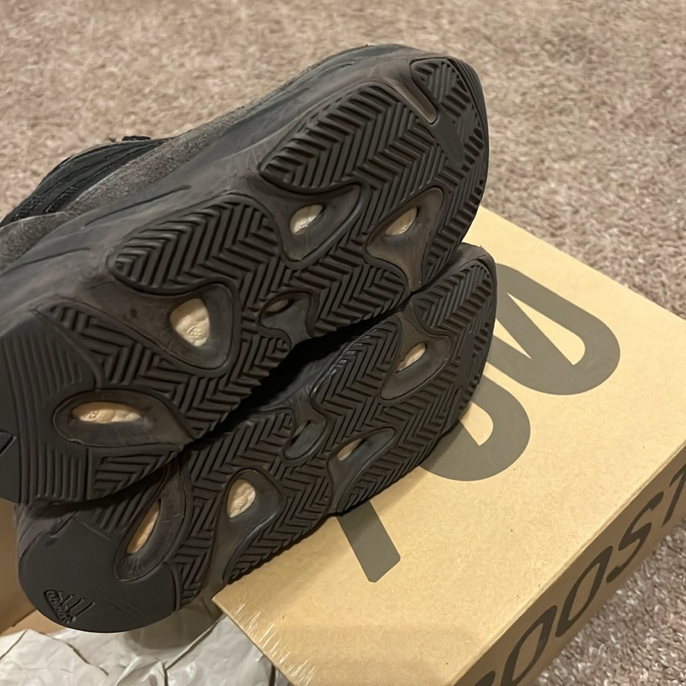 Yeezy Boost 700 V2 Kids Vanta - Picture 15 of 16